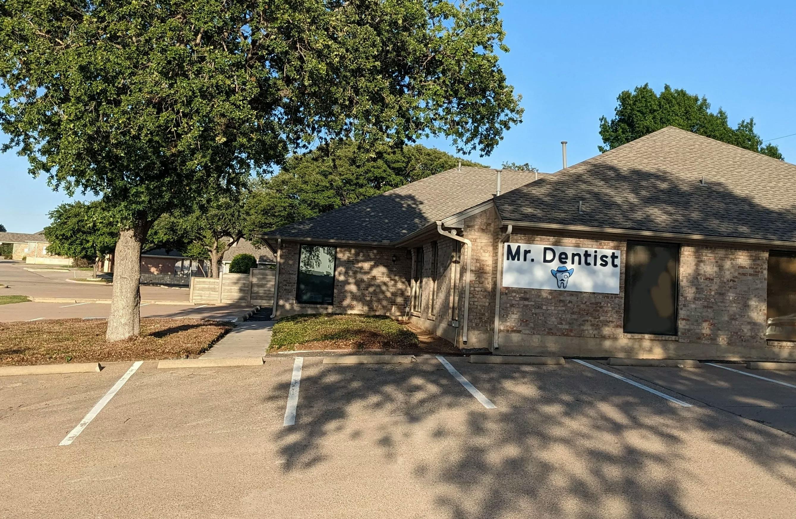 View of the Mr. Dentist dental office from outside